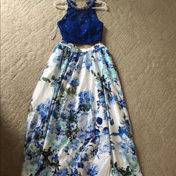 Dresses & Skirts - Prom dress